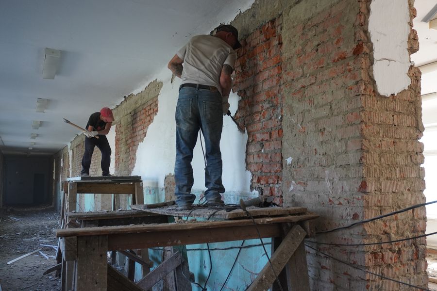 При поддержке «Разреза Кийзасского» в Мысках начался ремонт двух школ