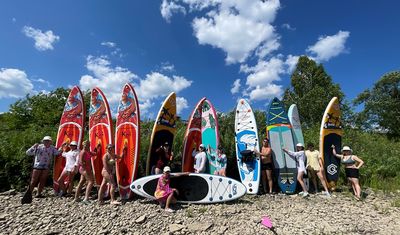 «Разрез Кийзасский» организовал первый в истории Мысков экологический сплав для уборки берегов от мусора